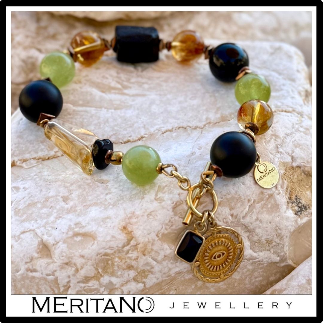 Bransoletka z czarnym turmalinem, jadeitem i cytrynem - widok na kamieniu