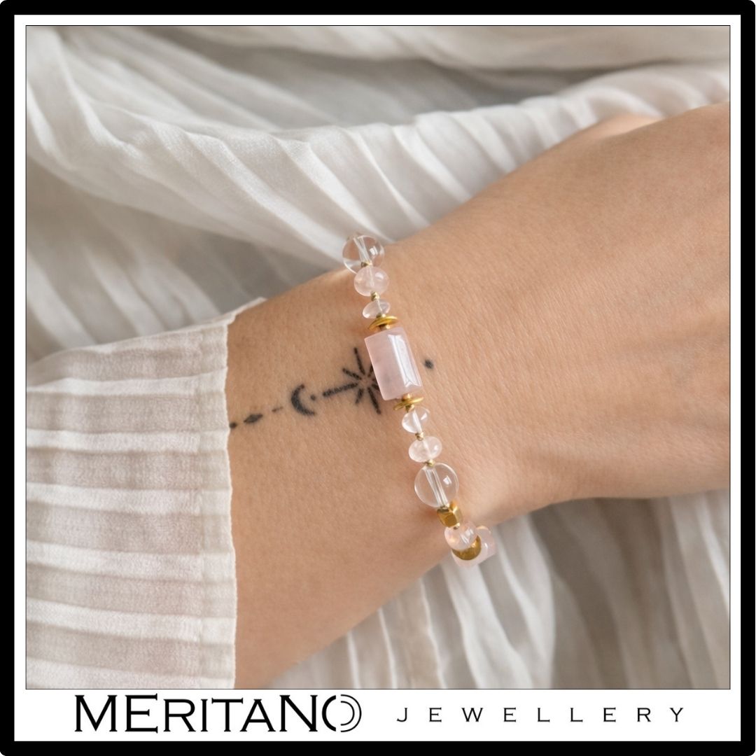 Bransoletka różowy kwarc, kryształ górski i morganit - widok na ręce