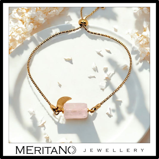 Bransoletka różowy kwarc na łańcuszku - widok z góry Bransoletka różowy kwarc na łańcuszku - widok z góry