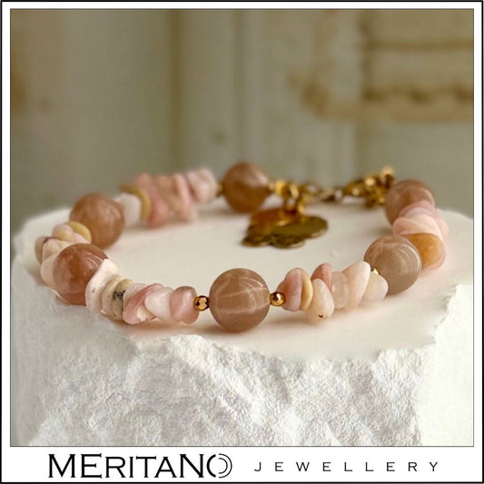 Bransoletka z różowych kamieni naturalnych - opal i kamień słoneczny Bransoletka z różowych kamieni naturalnych - opal i kamień słoneczny