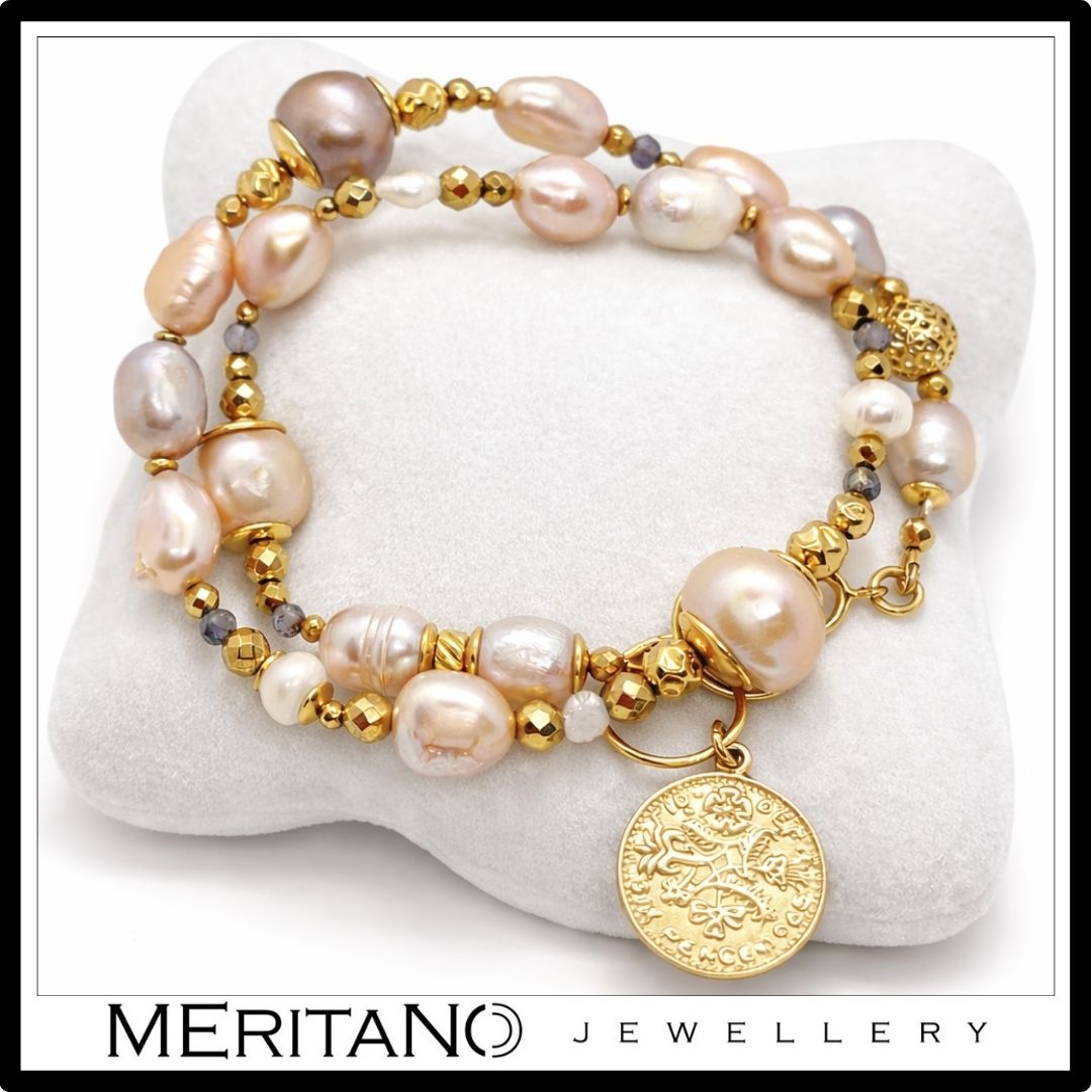 różowa bransoletka z perłami, iolitem i monetą, podwójna, duże perły barokowe