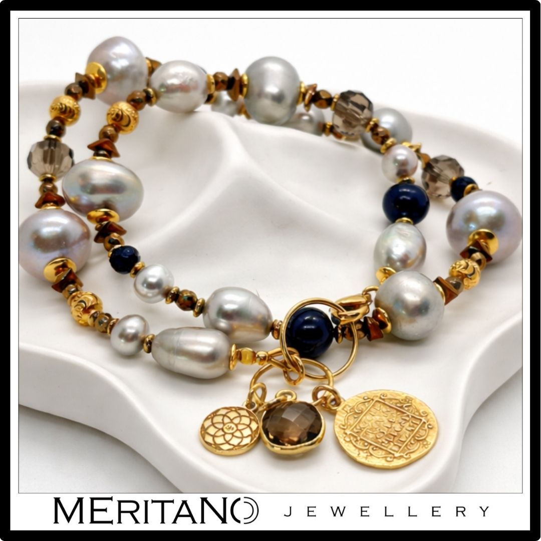 Bransoletka z pereł barokowych z kwarcem dymnym i szafirem widok z przodu