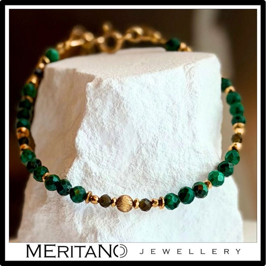 Bransoletka malachit i obsydian, drobne kamienie w zielonym kolorze Bransoletka malachit i obsydian, drobne kamienie w zielonym kolorze