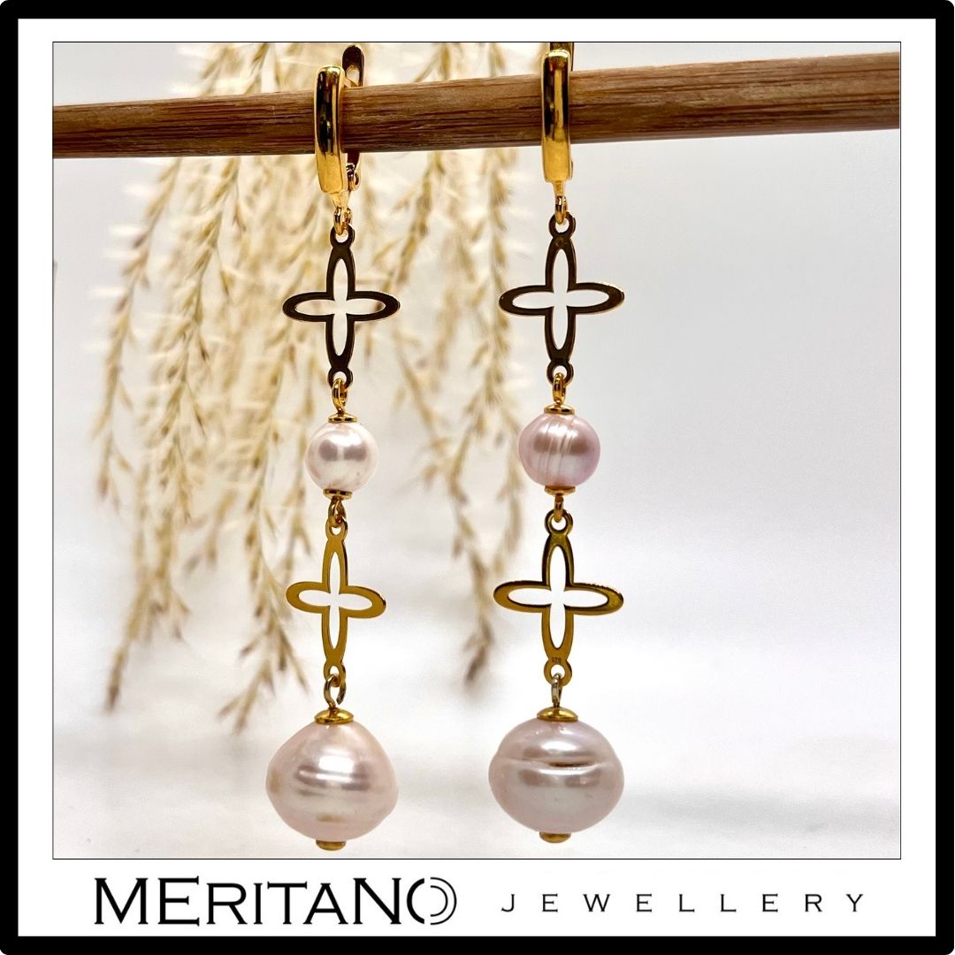 Długie kolczyki z perłami naturalnymi srebro pozłacane widok z przodu