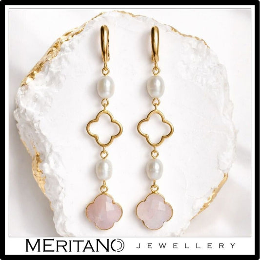 Długie kolczyki z perłami naturalnymi i różowym kwarcem - widok z przodu Długie kolczyki z perłami naturalnymi i różowym kwarcem - widok z przodu