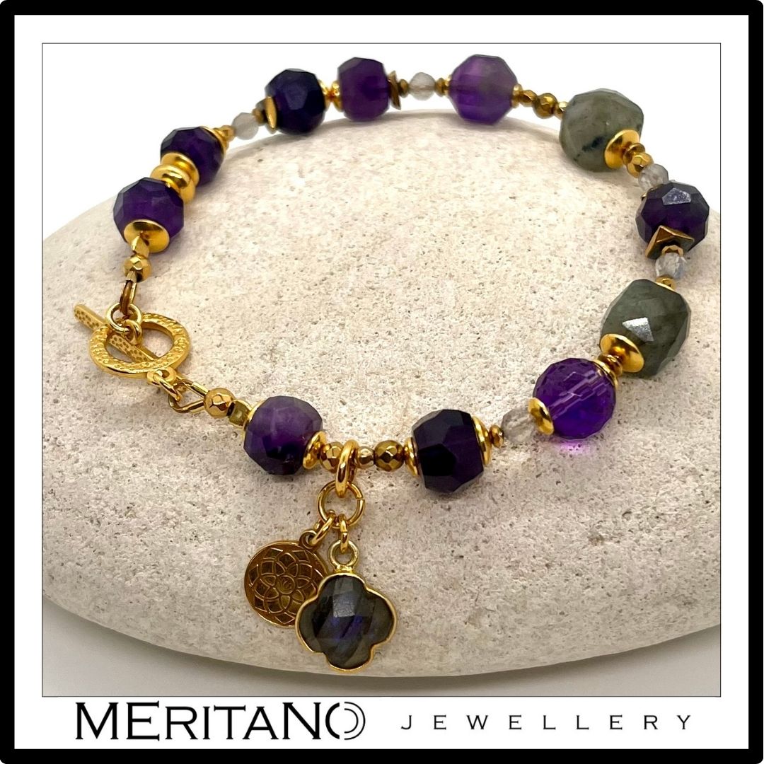 nowoczesna bransoletka z ametystem i labradorytem z koniczyną