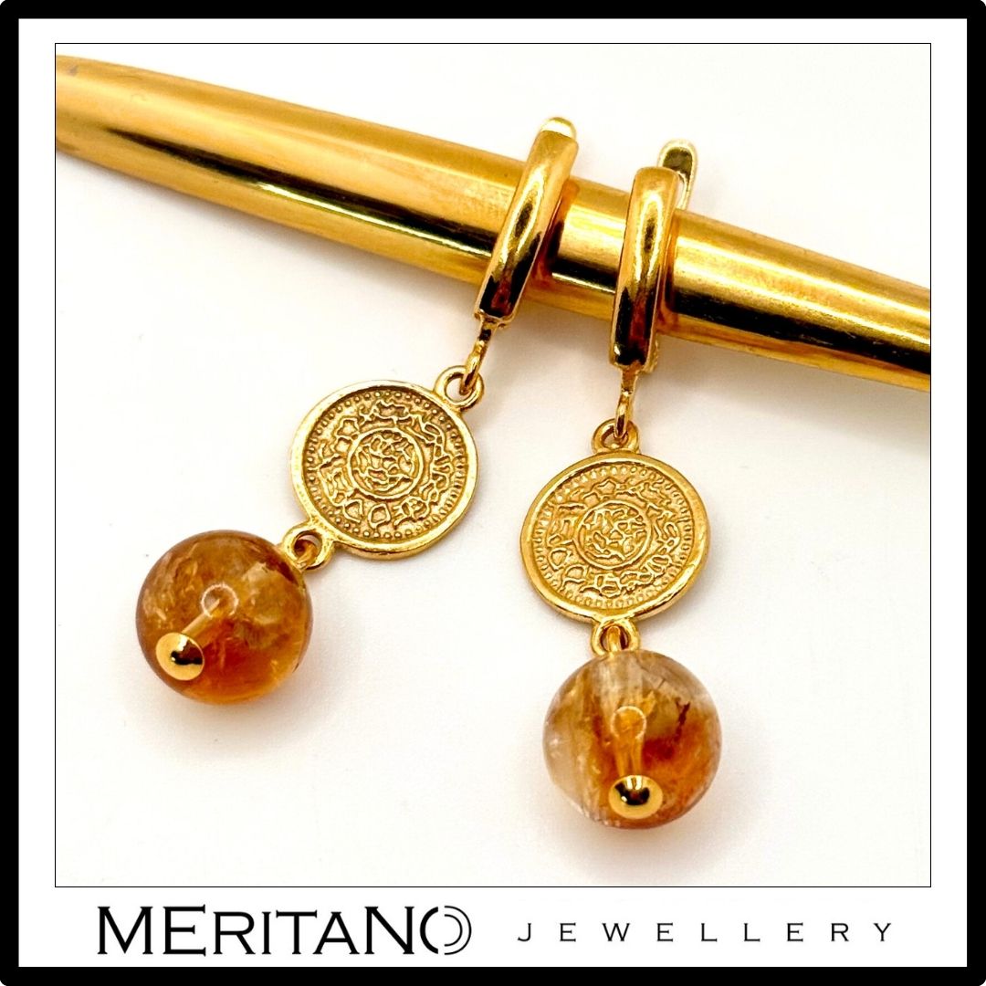 Wiszące kolczyki z cytrynem i monetami, zapięcie angielskie, widok z góry