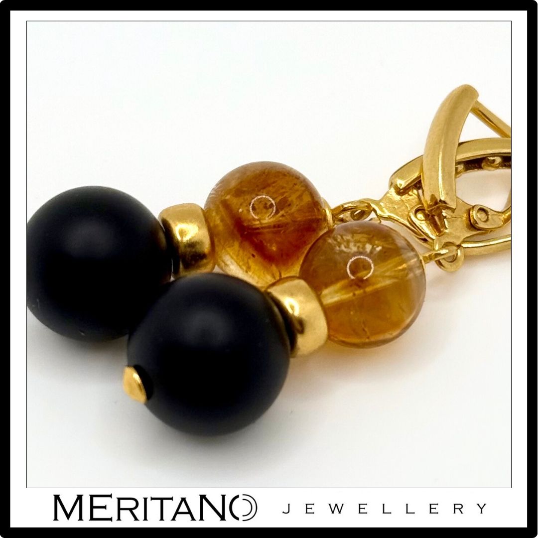 Wiszące kolczyki onyks i cytryn- zbliżenie