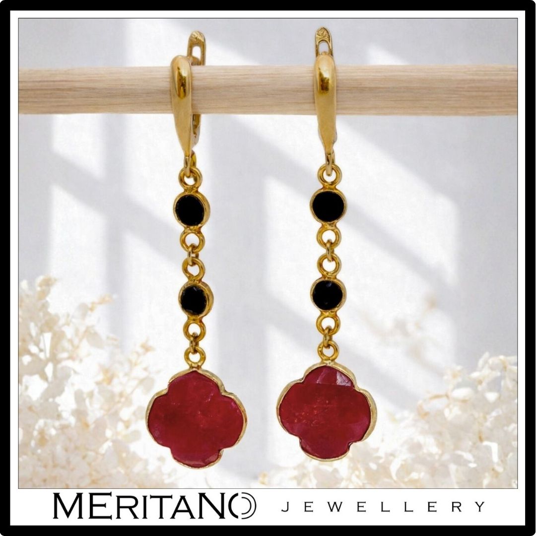 Złote kolczyki z rubinem, zapięcie angielskie - widok z przodu