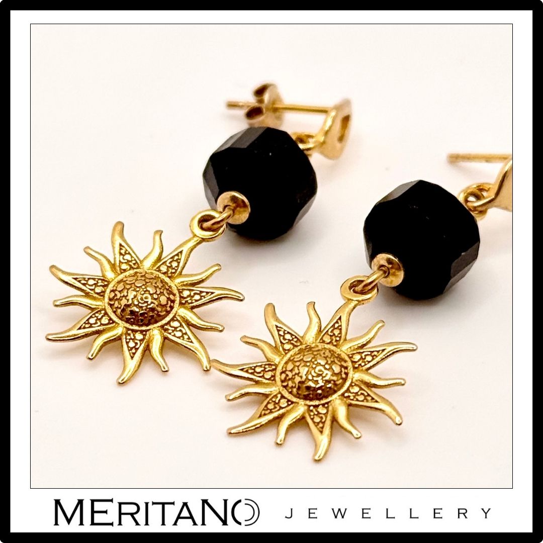 Kolczyki czarno złote z kamieniami naturalnymi turmalin - zbliżenie na detale