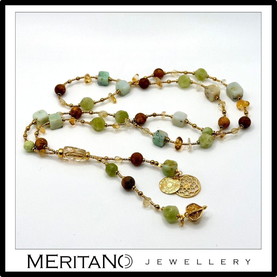 Długi naszyjnik z kamieni naturalnych cytryn, kwarc, chryzopraz i jaspis, zawieszka orientalna i czakra gardła