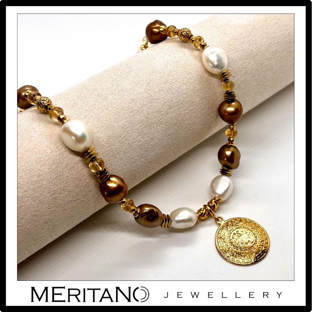 Naszyjnik z pereł z monetą i z cytrynem