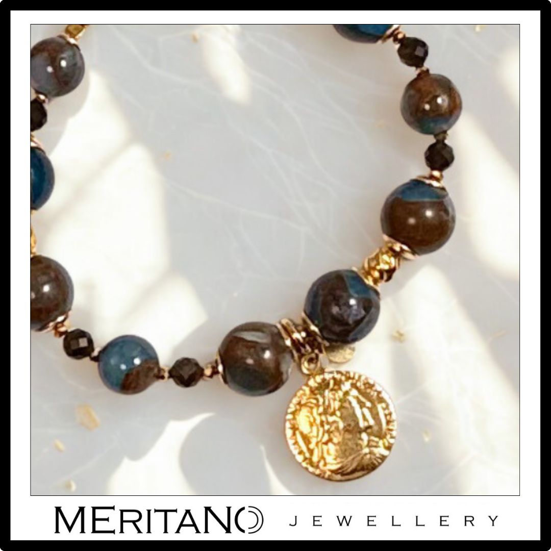 Bransoletka z monetą, jaspisem i obsydianem.