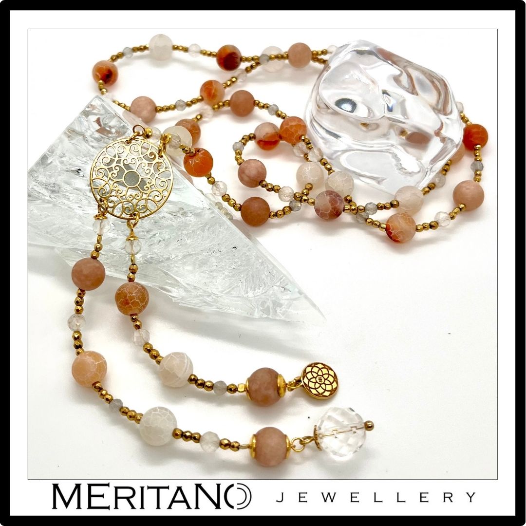 różowy długi naszyjnik z kamieni naturalnych z agatem, labradorytem i rozetą