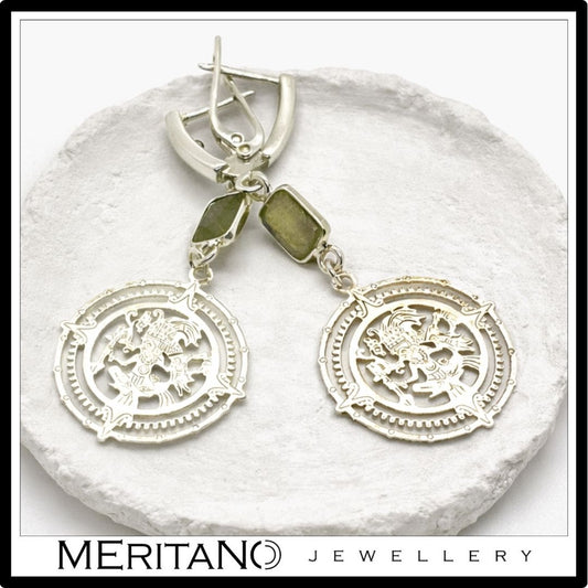 wiszące kolczyki z labradorytem i symbolem Majów wiszące kolczyki z labradorytem i symbolem Majów