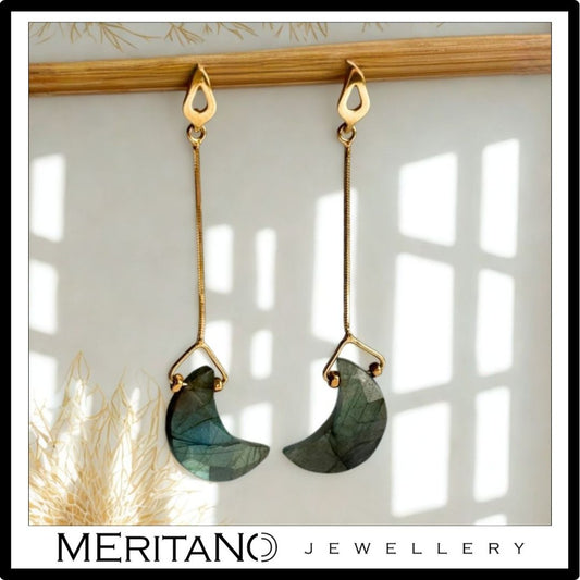 Kolczyki z labradorytem wiszące - widok z przodu Kolczyki z labradorytem wiszące - widok z przodu