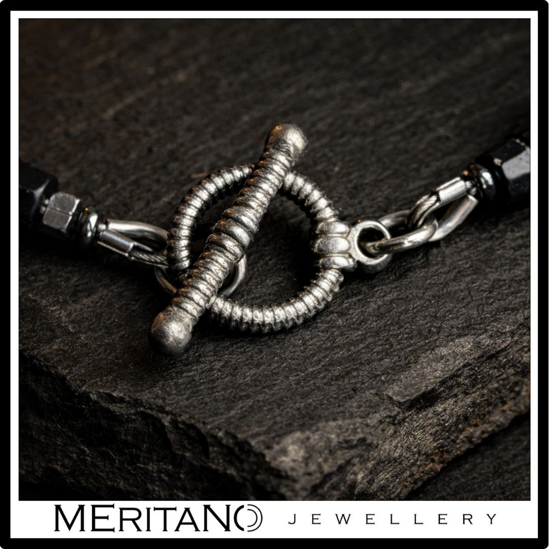 Zapięcie toggle w bransoletce męskiej z kamieni naturalnych