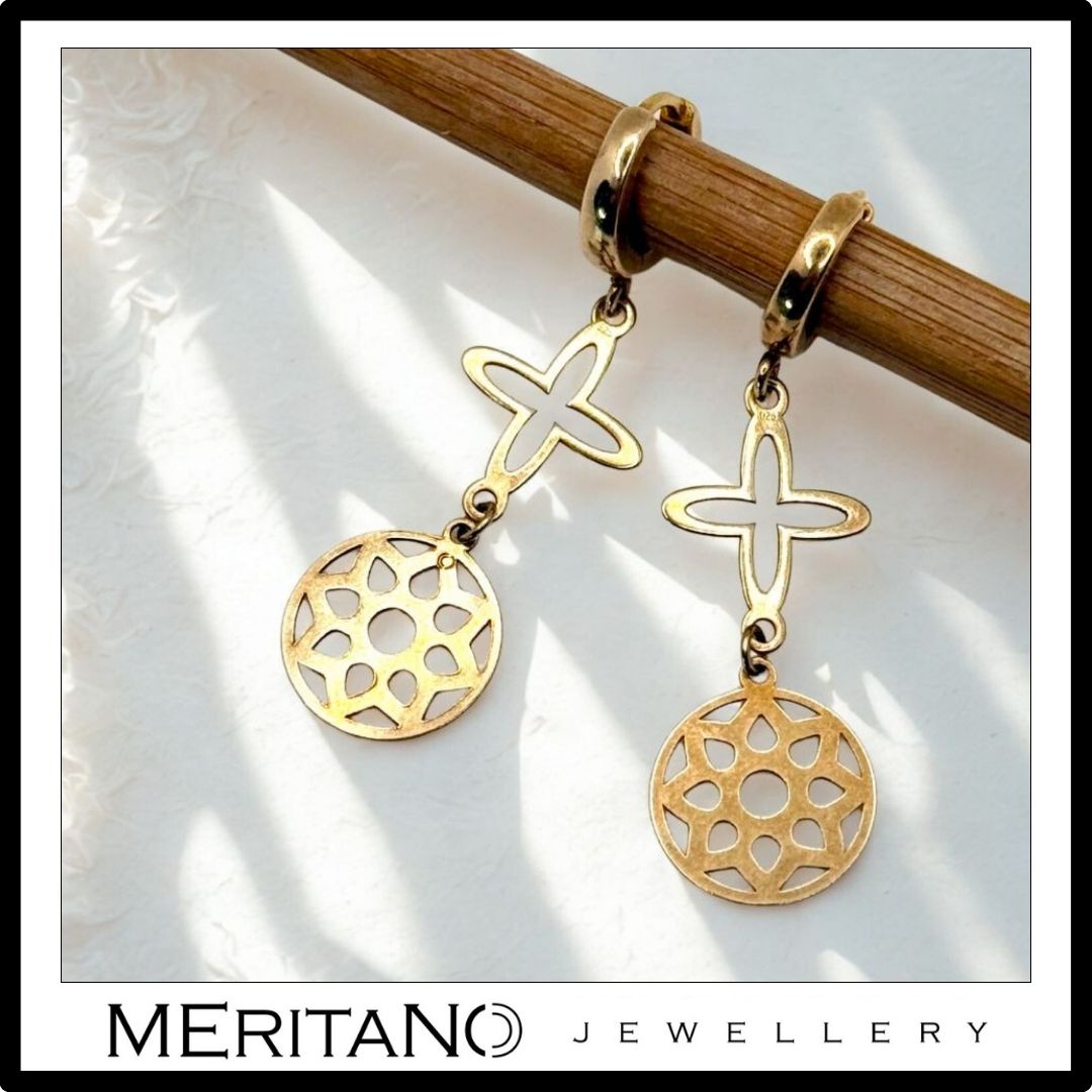 Złote kolczyki gwiazdy