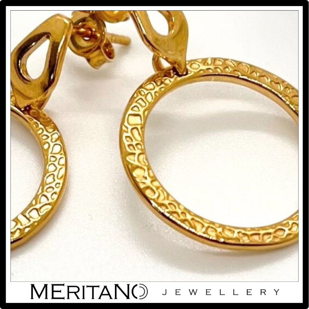 złote kolczyki koła na sztyfcie