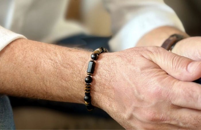 Bransoletka męska z kamieni – co decyduje o jej wyglądzie