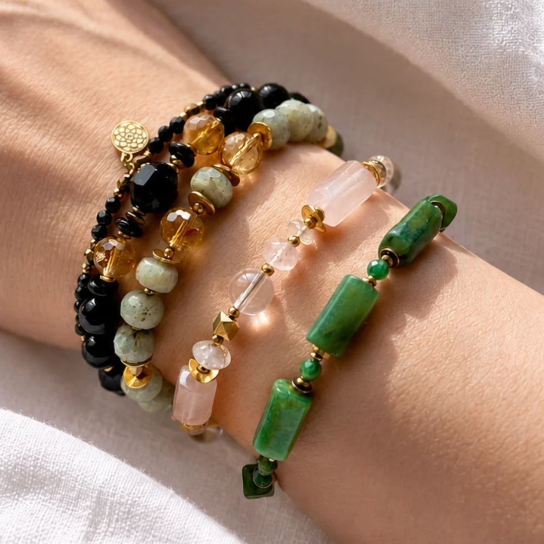 Bransoletki z kamieni naturalnych na ręce - zdjęcie kolekcji Meritano Jewellery