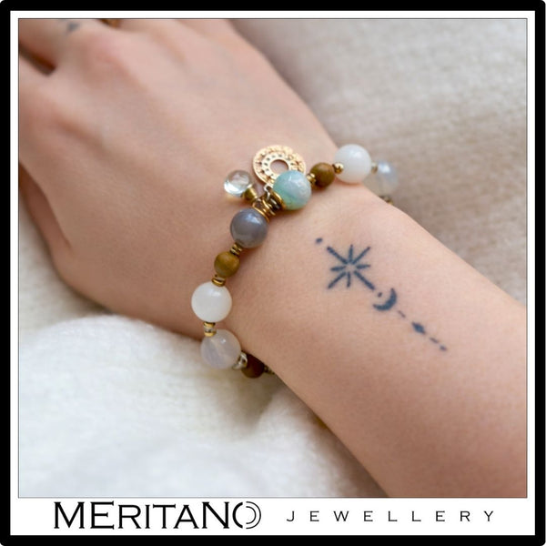 Bransoletka z agatem, kwarcem i jaspisem z zawieszkami w letnim stylu na ręce