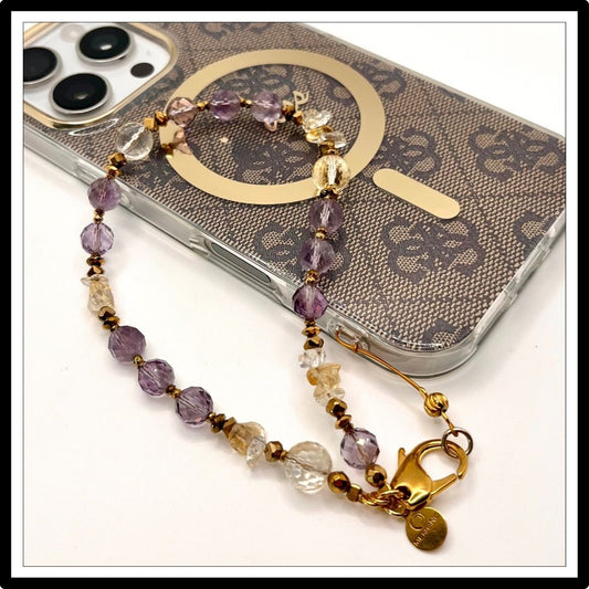 Bransoletka do telefonu z ametystem i cytrynem. Widok przy telefonie