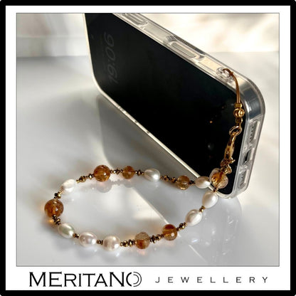 Bransoletka do telefonu z pereł naturalnych i cytrynu. Widok z telefonem