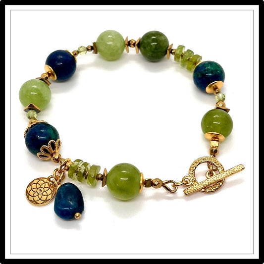 Bransoletka z jadeitem i chryzokolą. Widok z góry.