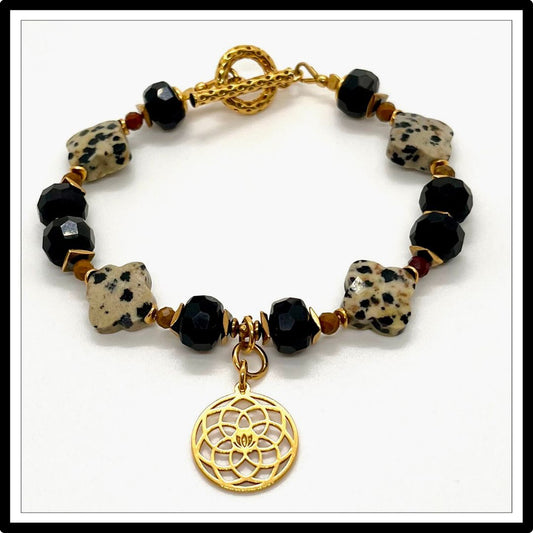 Bransoletka z obsydianem i jaspisem. Widok z góry.