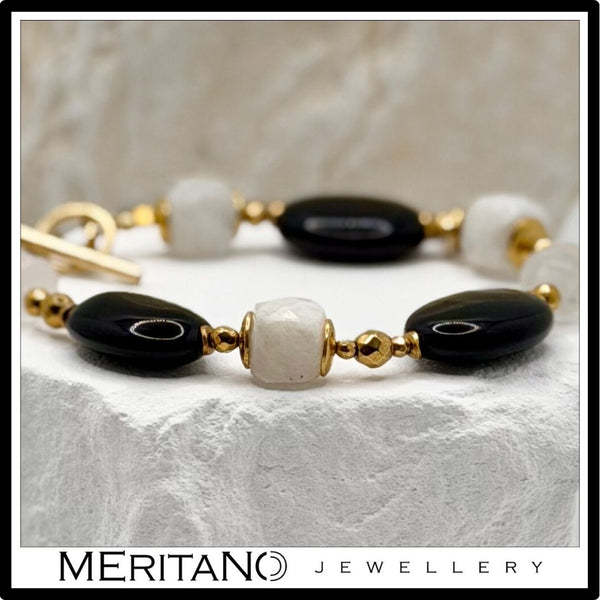 Bransoletka kamień księżycowy, onyks i moneta - detale