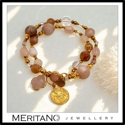 Bransoletka z różowych kamieni morganit i kamień słoneczny. Zawieszka moneta.