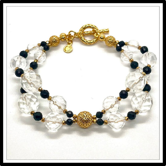 Bransoletka z kryształem górskim i turmalinem. Widok od przodu.