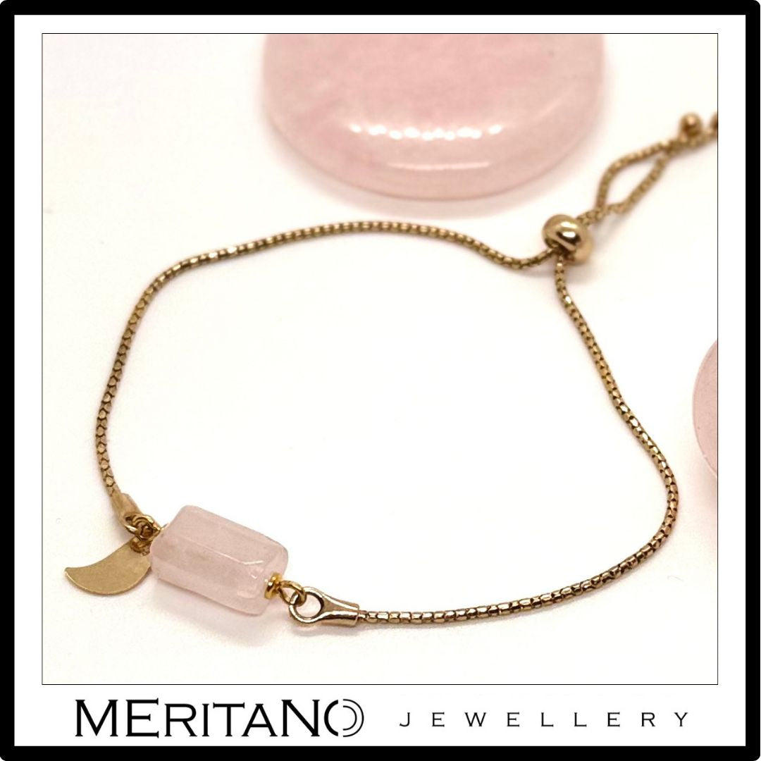 Bransoletka różowy kwarc na łańcuszku - widok z boku