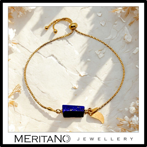 Niebieska bransoletka lapis lazuli. Widok z góry.