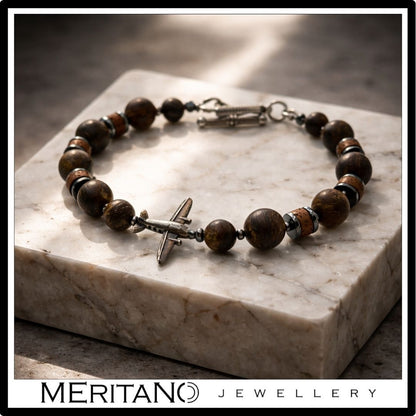 Bransoletka męska z bronzytem i hematytem z samolotem ze srebra na jasnym marmurze