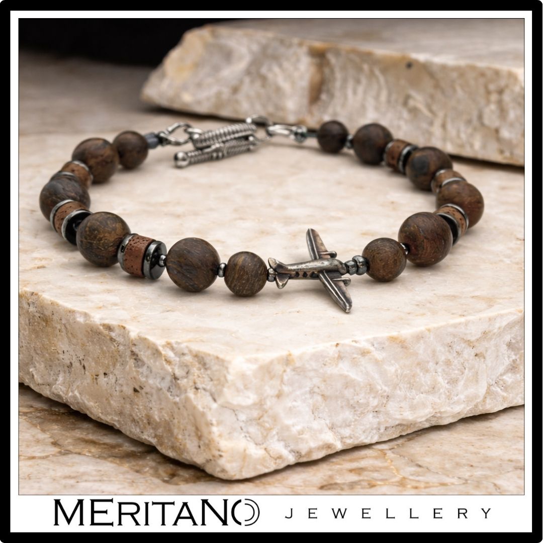 Bransoletka męska z bronzytem i hematytem z samolotem ze srebra - widok na jasnym kamieniu