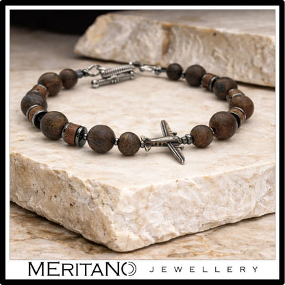 Bransoletka męska z bronzytem i hematytem z samolotem ze srebra - widok na jasnym kamieniu