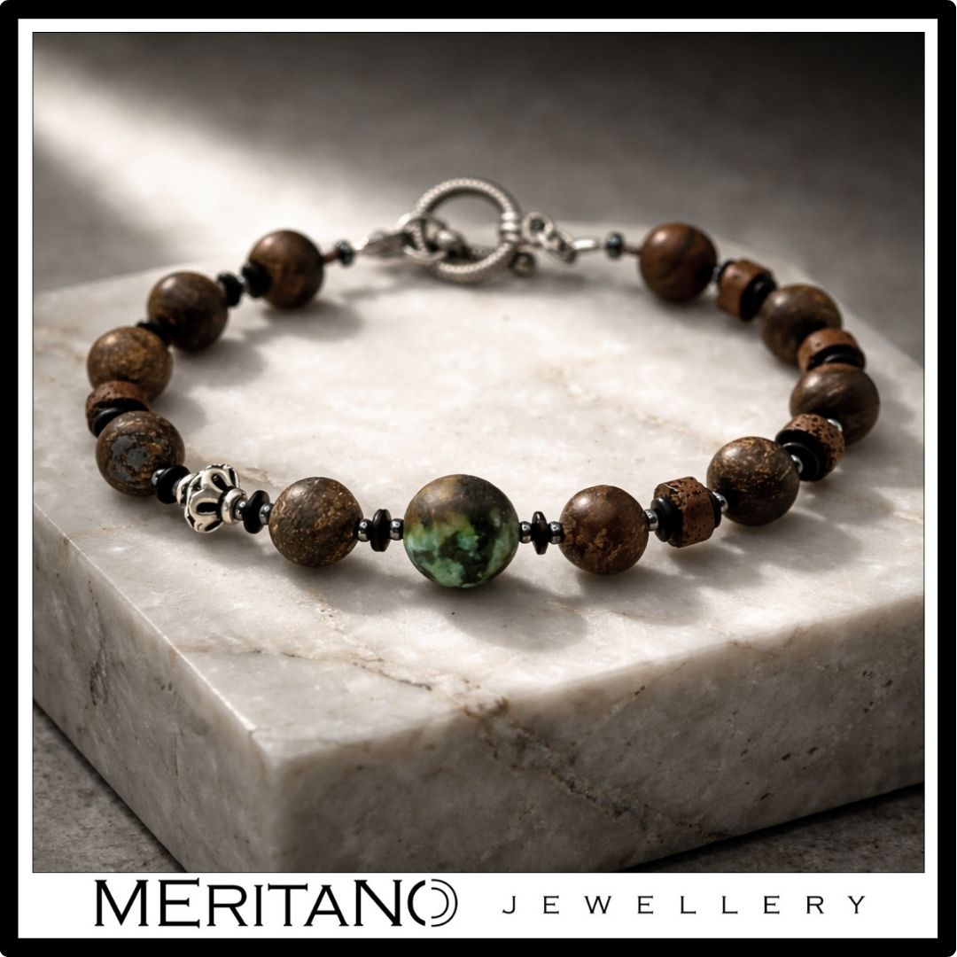 Bransoletka męska z bronzytem i turkusem, srebro oksydowane - widok na marmurze