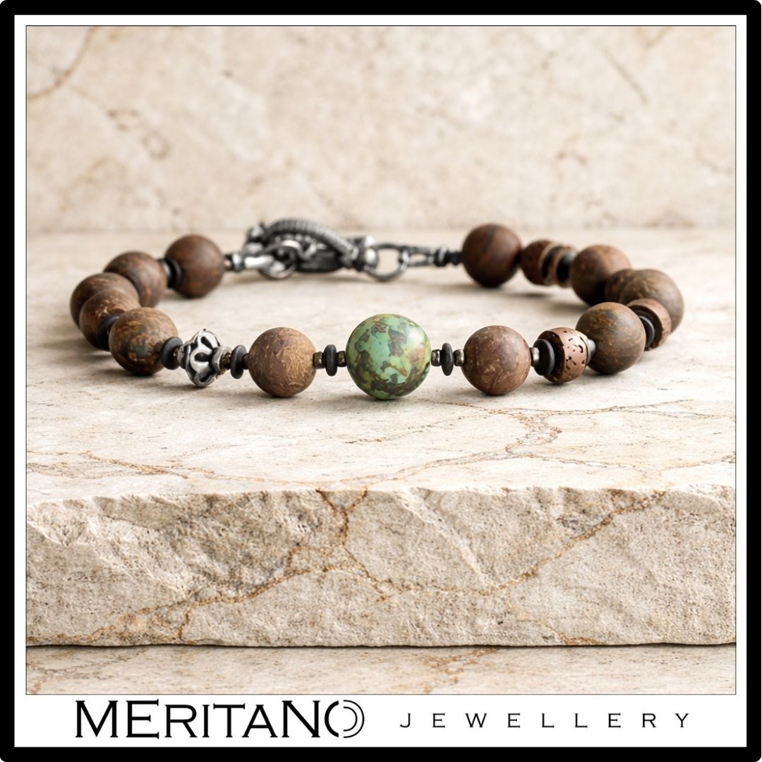 Bransoletka męska z kamieni - bronzyt i turkus - widok na jasnym tle