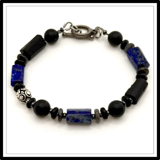 Bransoletka męska z turmalinem i lapis lazuli, widok z góry Bransoletka męska z turmalinem i lapis lazuli, widok z góry