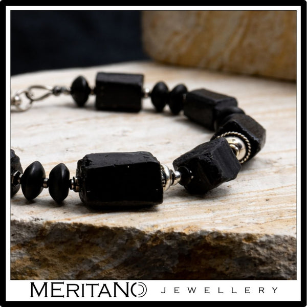 Bransoletka męska z czarnym turmalinem i onyksem, srebro oksydowane - zbliżenie