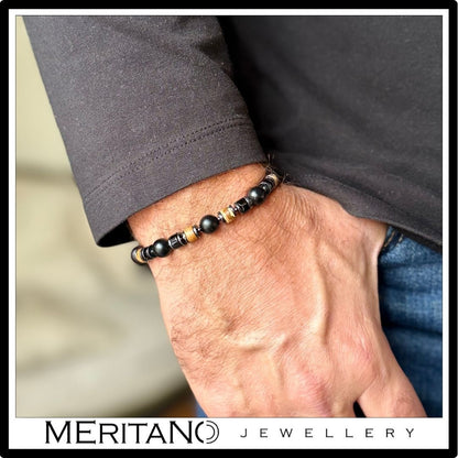 Bransoletka męska z kamieni czarny turmalin, onyks i jaspis brązowy, biżuteria Meritano Jewellery - widok na ręce