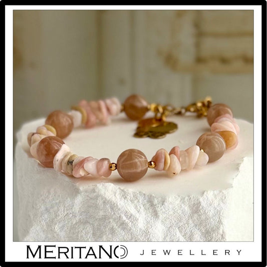 Bransoletka z różowych kamieni naturalnych - opal i kamień słoneczny Bransoletka z różowych kamieni naturalnych - opal i kamień słoneczny