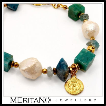 Bransoletka z pereł naturalnych z amazonitem i apatytem z zawieszką -  widok na detale