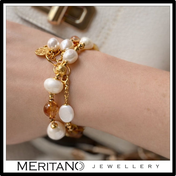 Bransoletka z perłami naturalnymi i cytrynem, z zawieszkami na ręce