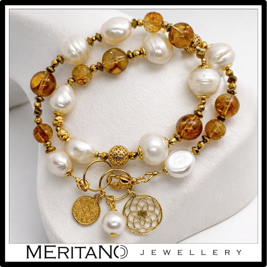 Bransoletka z perłami naturalnymi i cytrynem, z zawieszkami  monetami ze srebra pozłacanego