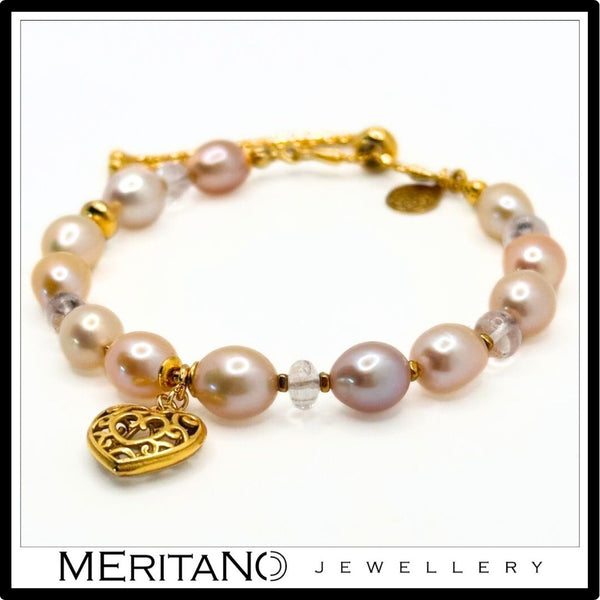 Bransoletka z różowych pereł naturalnych i morganitu ze złotym sercem - widok  z góry