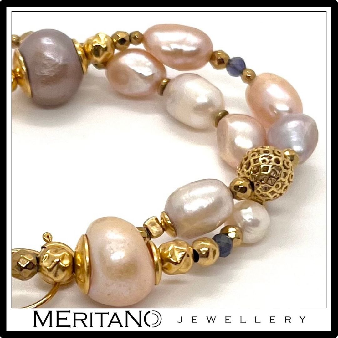 Bransoletka z pereł barkowych i iolitu, podwójna z zawieszką - widok na detale