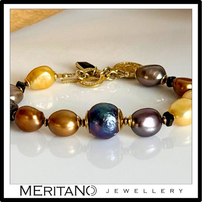 Bransoletka ze złotych pereł naturalnych barokowych z zawieszką - widok z przodu 